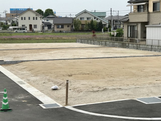 ３筆に分筆された更地